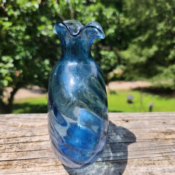 Blue Art Glass Vase Ruffle Top Organic Shape Air Bubbles Swirl Optic Design 6" V - Picture 8 of 8